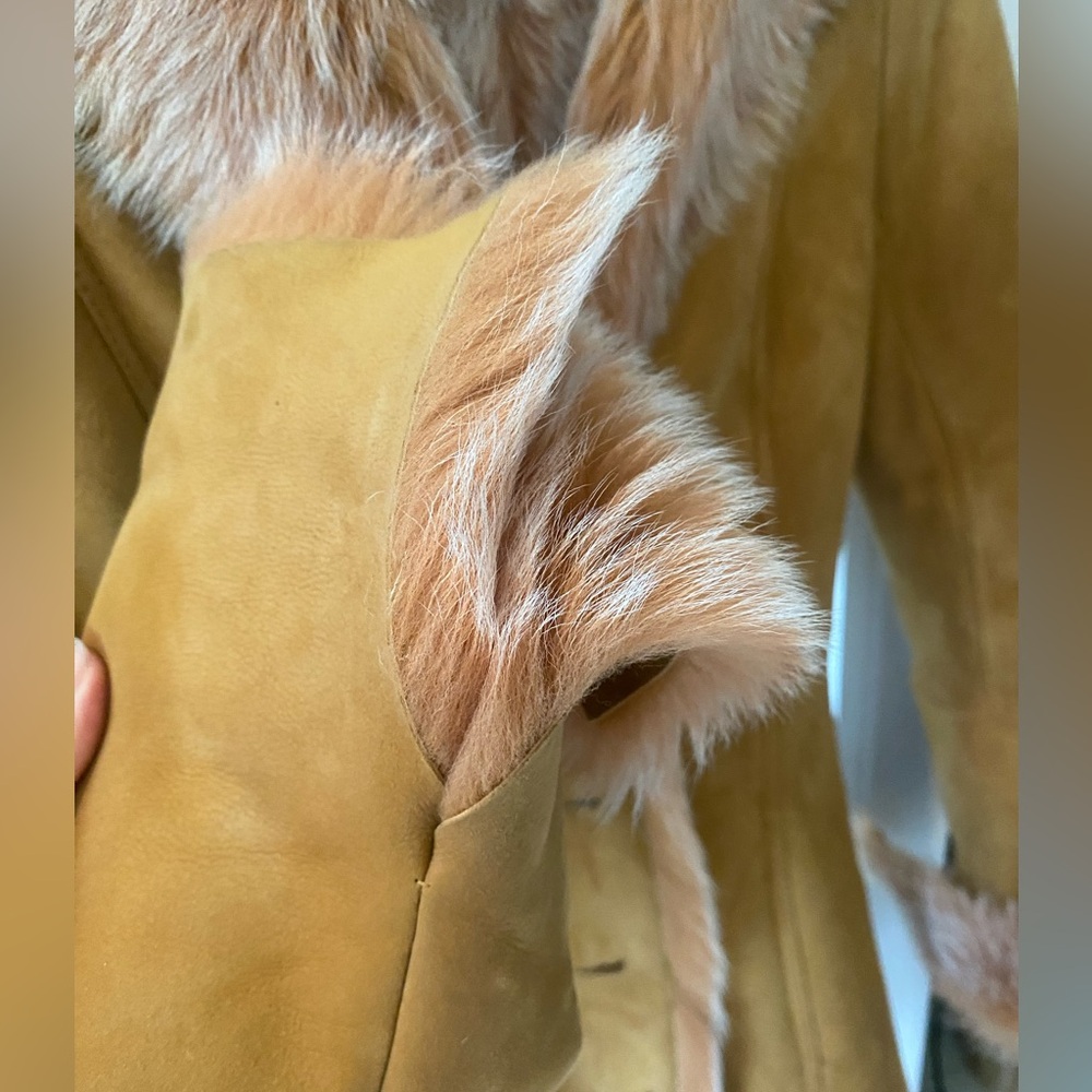 Women's Sheepskin Coat - Picture 6 of 14